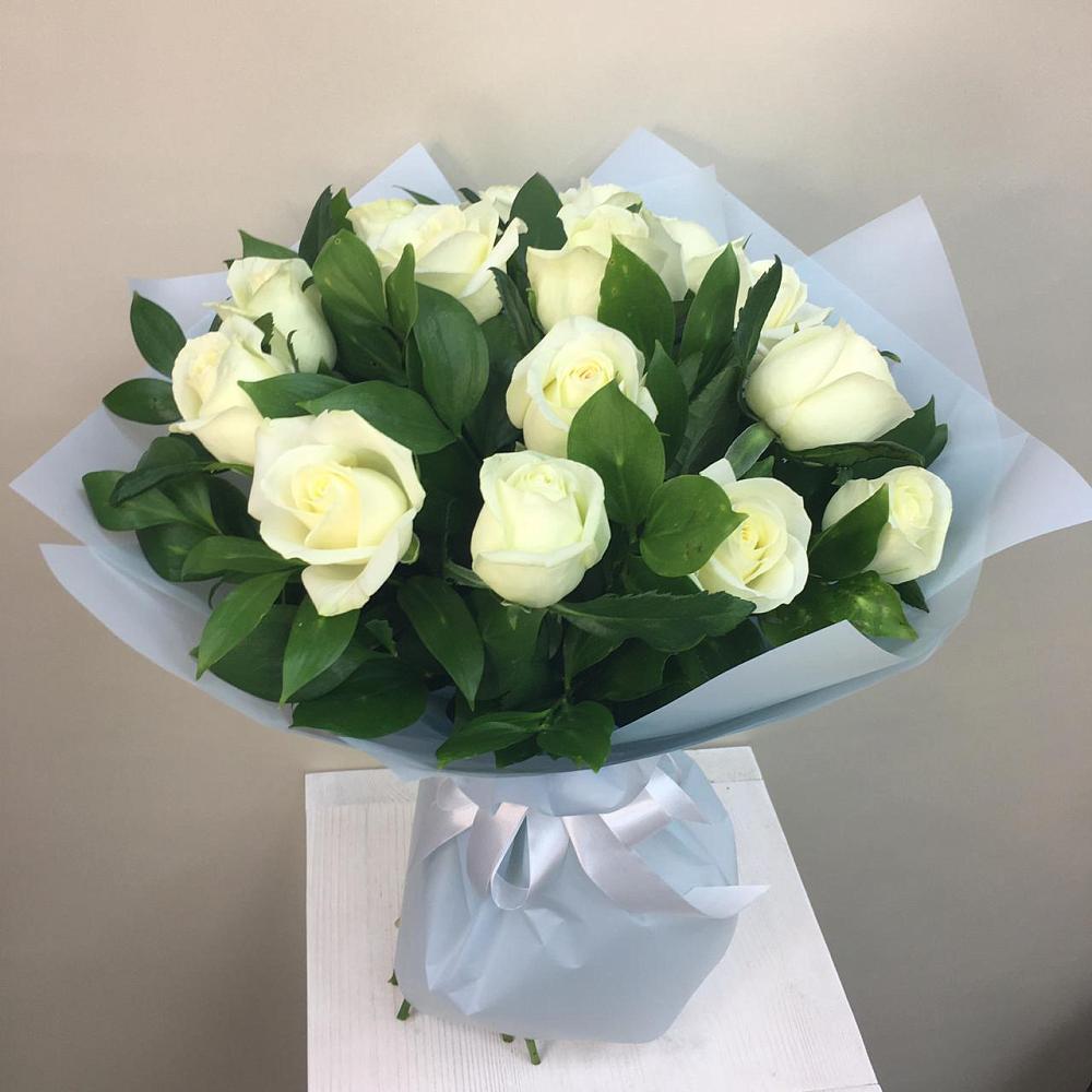 Букет 15 Белых роз Проуд в Станционно-Ояшинском