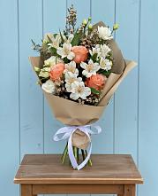 Букет цветов из:  Альстромерии, Лизиантусы, Розы и Хризантемы в Станционно-Ояшинском