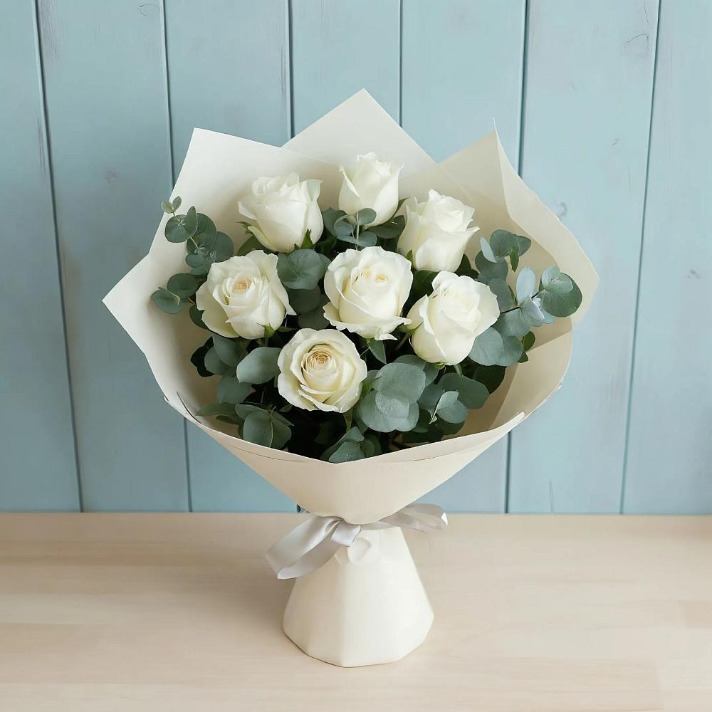 Букет Белые розы в Эвкалипте в Станционно-Ояшинском