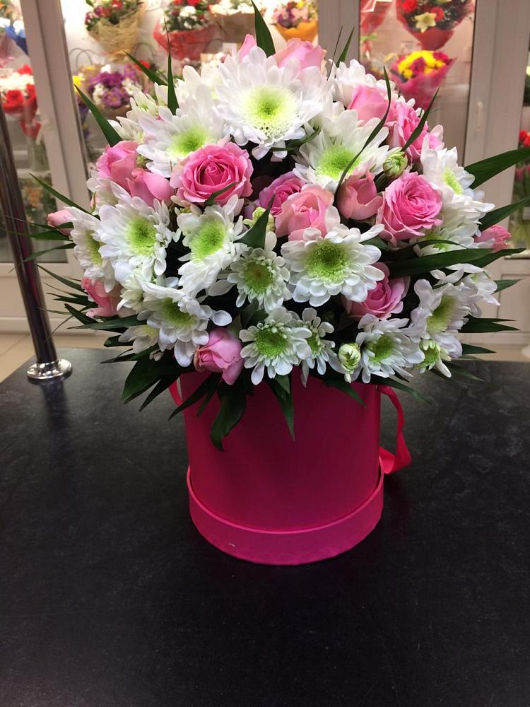 Цветочная композиция из Розы и Хризантемы в шляпной коробке в Станционно-Ояшинском