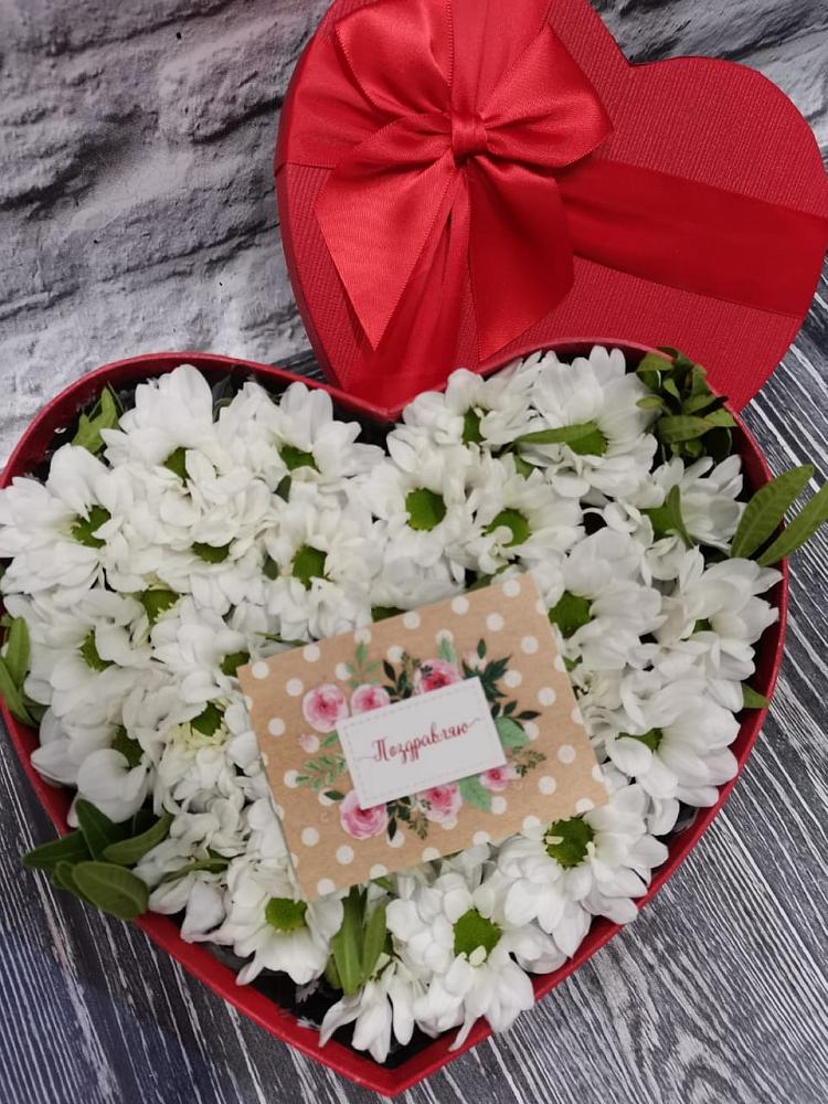 Цветочная композиция из Хризантемы в виде сердца в Станционно-Ояшинском