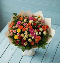 Букет Микс из разноцветных кустовых роз в Станционно-Ояшинском